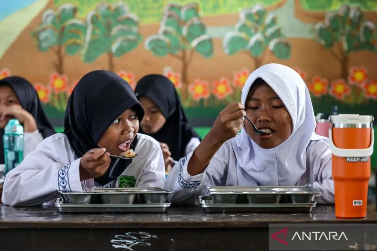 BGN Dorong Guru Makan Bersama Siswa untuk Perkuat Edukasi Gizi dalam Program MBG