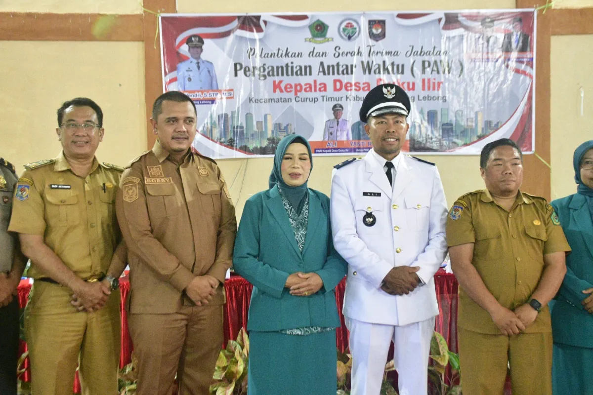 Asisten I Setda Rejang Lebong Hadiri Sertijab PAW Kades Duku Ilir, Ingatkan Transparansi Dana Desa dan Pelayanan Publik