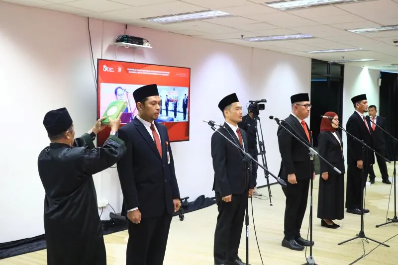 OJK Lantik Pejabat Strategis untuk Perkuat Pengawasan Sektor Jasa Keuangan