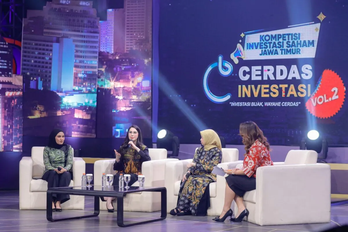 Arumi Bachsin Ajak Mahasiswa Bijak Berinvestasi Lewat Kick Off Cerdas Investasi 2026