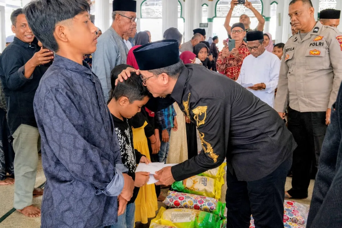 261 Anak Yatim di Kembang Tanjong Terima Santunan, Camat Ingatkan Pengawasan Gadget
