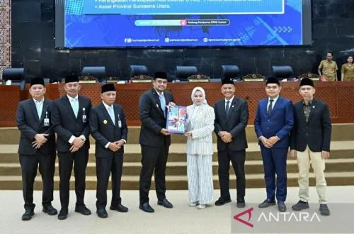 Bobby Nasution Paparkan Tren Perbaikan Ekonomi Makro Sumut dalam Rapat Paripurna DPRD