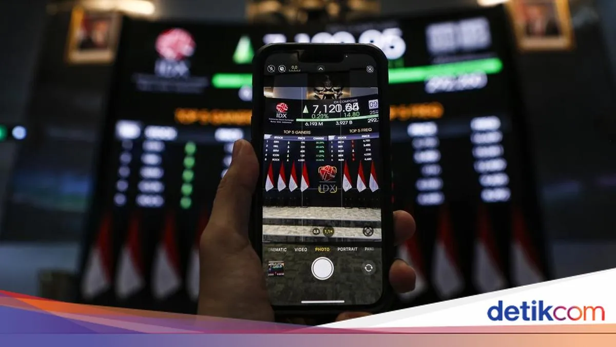 IHSG Berakhir di Zona Merah, Ditutup di Level 7.048