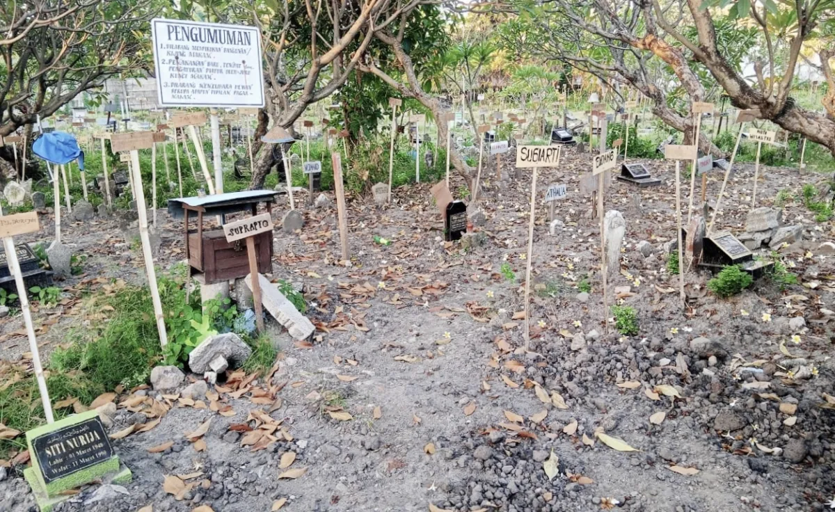 Warga Kebraon Pertanyakan Transparansi Proyek Pengurukan Makam dari Dana Kelurahan 2026