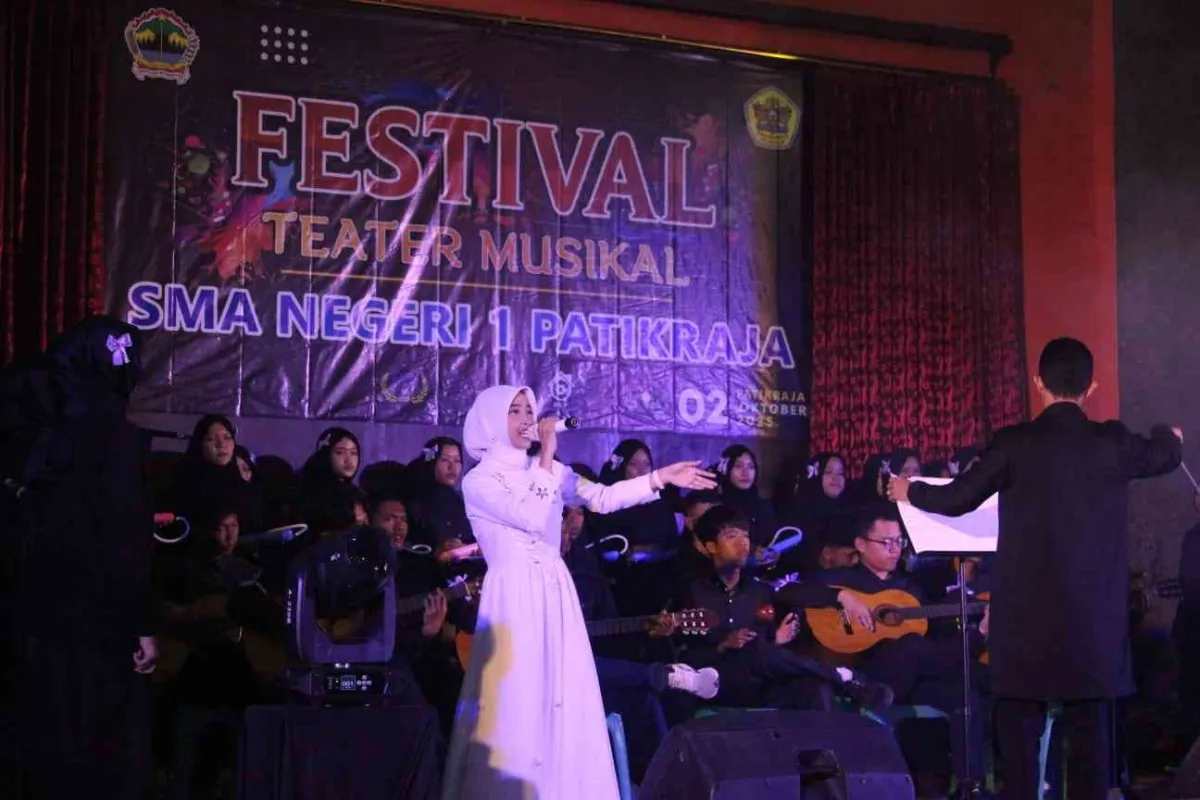 Konser Kolaborasi “The Best of Ungu” Meriahkan HUT ke-32 SMA Negeri 1 Patikraja