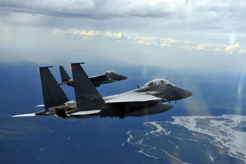 Audit Korsel: Tabrakan Dua Jet Tempur F-15K pada 2021 Dipicu Aksi Selfie Pilot