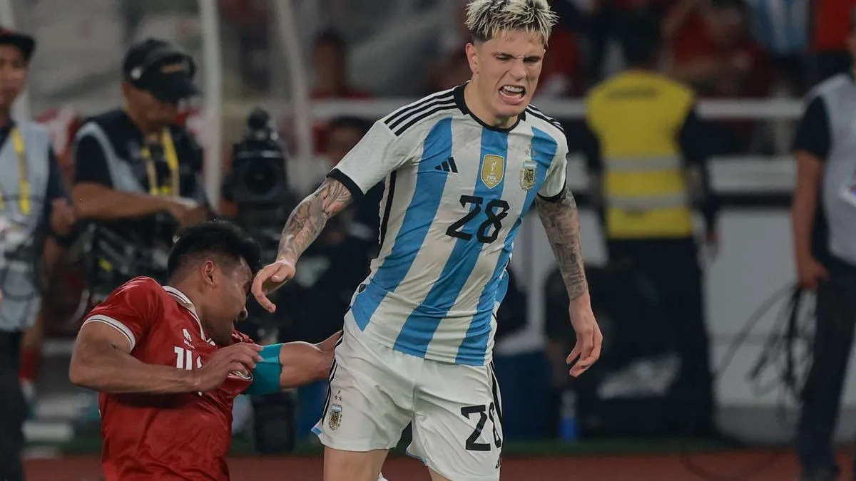 Foto Alejandro Garnacho Pakai Jersei Portugal Saat Tonton Argentina Disebut Hoaks, Terindikasi Konten AI