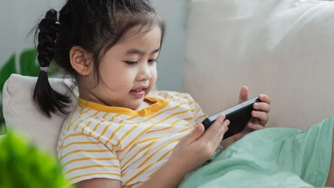 Dokter Soroti 4 Kesalahan Orang Tua Saat Memberi Gadget pada Anak yang Sering Tak Disadari