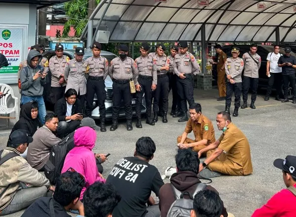 KPAK Kaltim Demo Disdikbud, Desak Transparansi Anggaran Pengadaan Smart Board