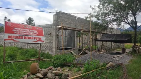 Pembangunan Gerai KDMP di Desa Tumani Terhenti Lebih dari Dua Pekan, Warga Khawatir Proyek Mandek