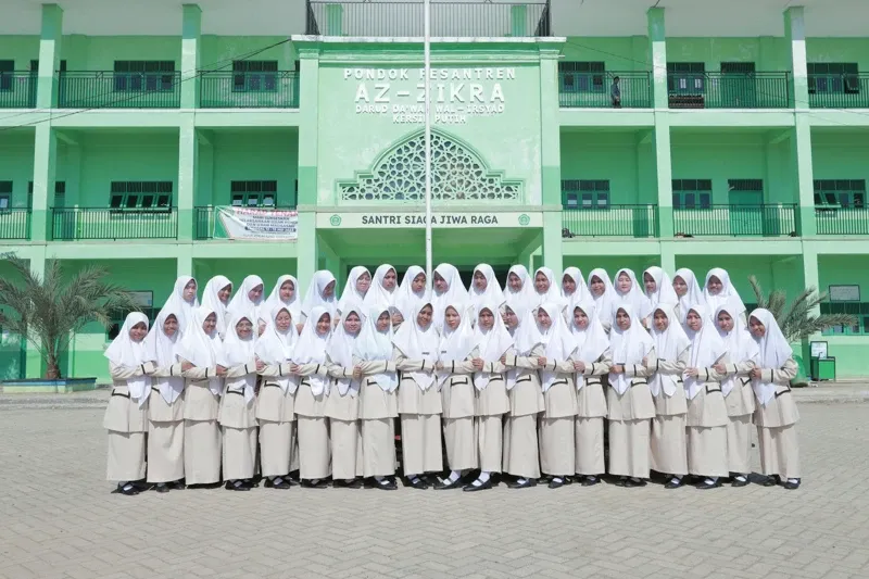 Gus Miftah Dorong Pesantren Jadi Benteng Moral Hadapi Bullying, Gadget, dan Judi Online
