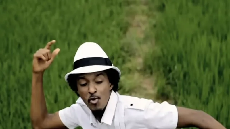 Menjelang Piala Dunia 2026, Jejak Vietnam Pernah Muncul di Video Musik “Wavin’ Flag”