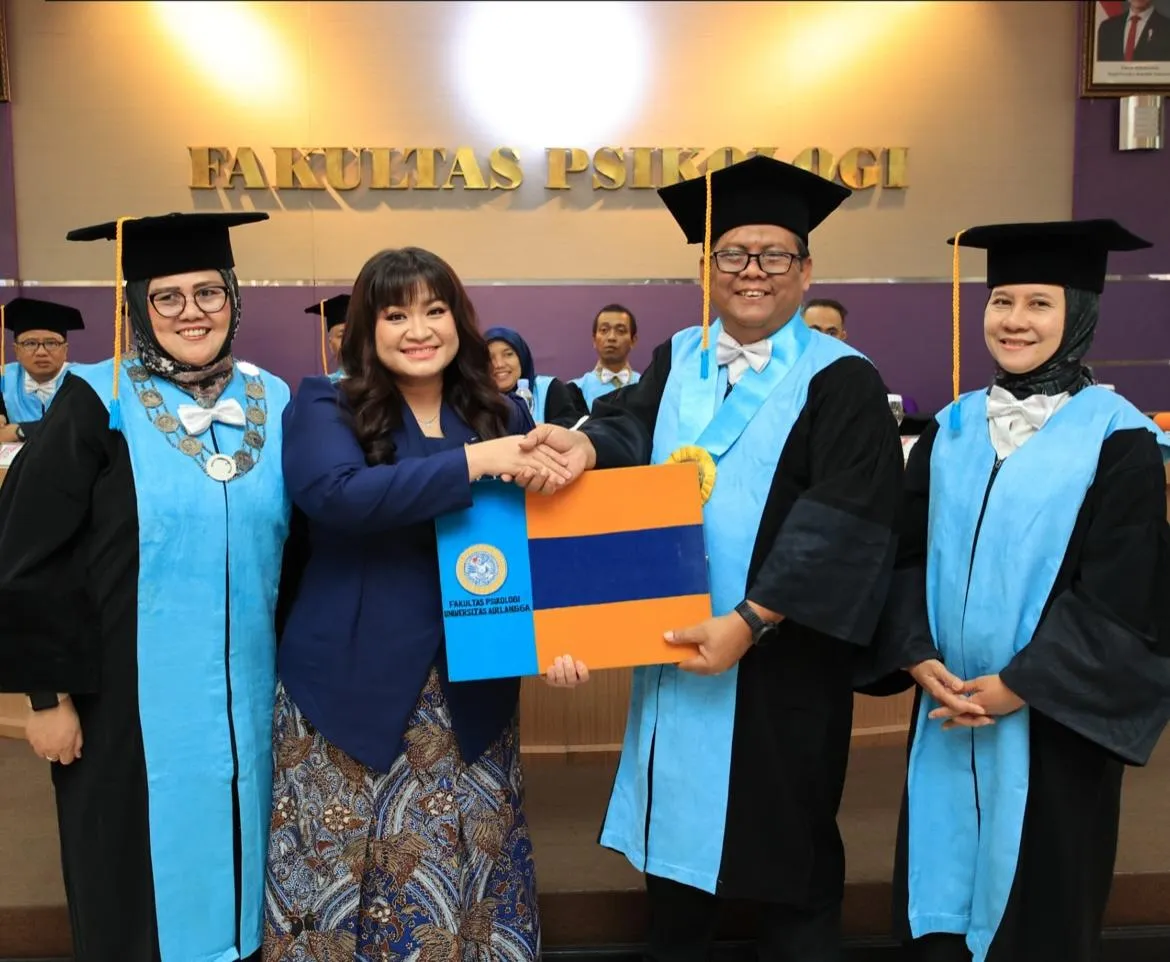 Herlina Harsono Njoto Raih Doktor Psikologi Unair, Ajukan Perspektif Baru soal Loyalitas Kader Partai
