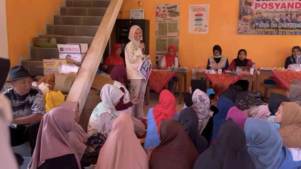 Mahasiswa KKN MAs Kelompok 72 Beri Edukasi Gizi Seimbang di Posyandu Dusun Kungkuk