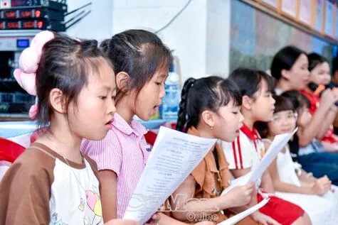 Festival Musik dan Nyanyian Tradisional Sekolah Dorong Regenerasi Seni Rakyat Vietnam Selatan