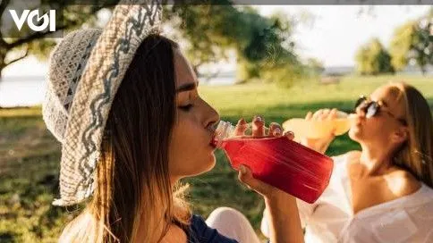 Cuaca Panas Tingkatkan Risiko Dehidrasi, Ahli Gizi Anjurkan Minum Sebelum Haus