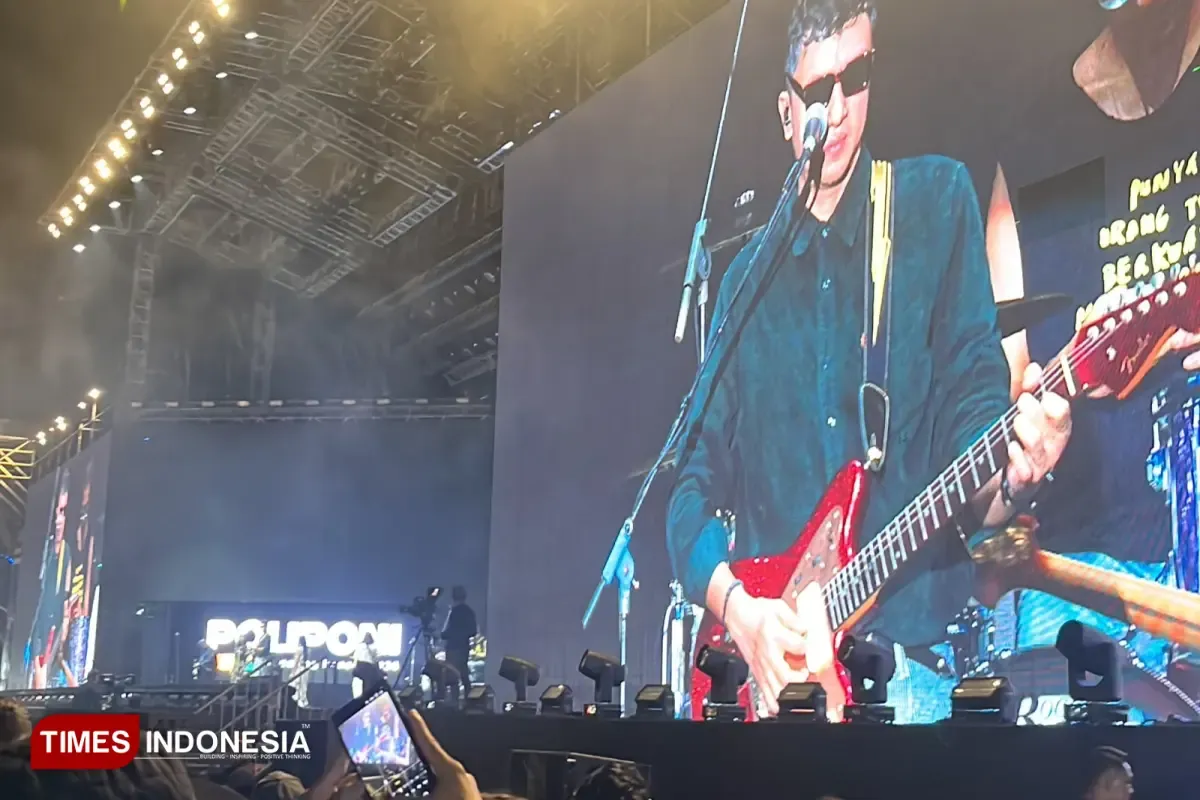 Barasuara Sisipkan Pesan Sosial Lewat Aksi “Baju Gratis” di Panggung POLIPONI 2026