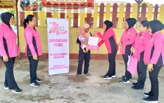 Bhayangkari Ranting Ogodeide Salurkan Makanan Tambahan untuk Anak Terdampak Stunting di Tolitoli