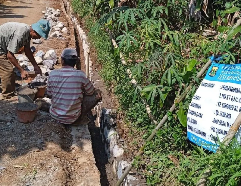 Desa Mekarsari Bangun Drainase 180 Meter di Kampung Cirendeu untuk Benahi Tata Ruang Jalan