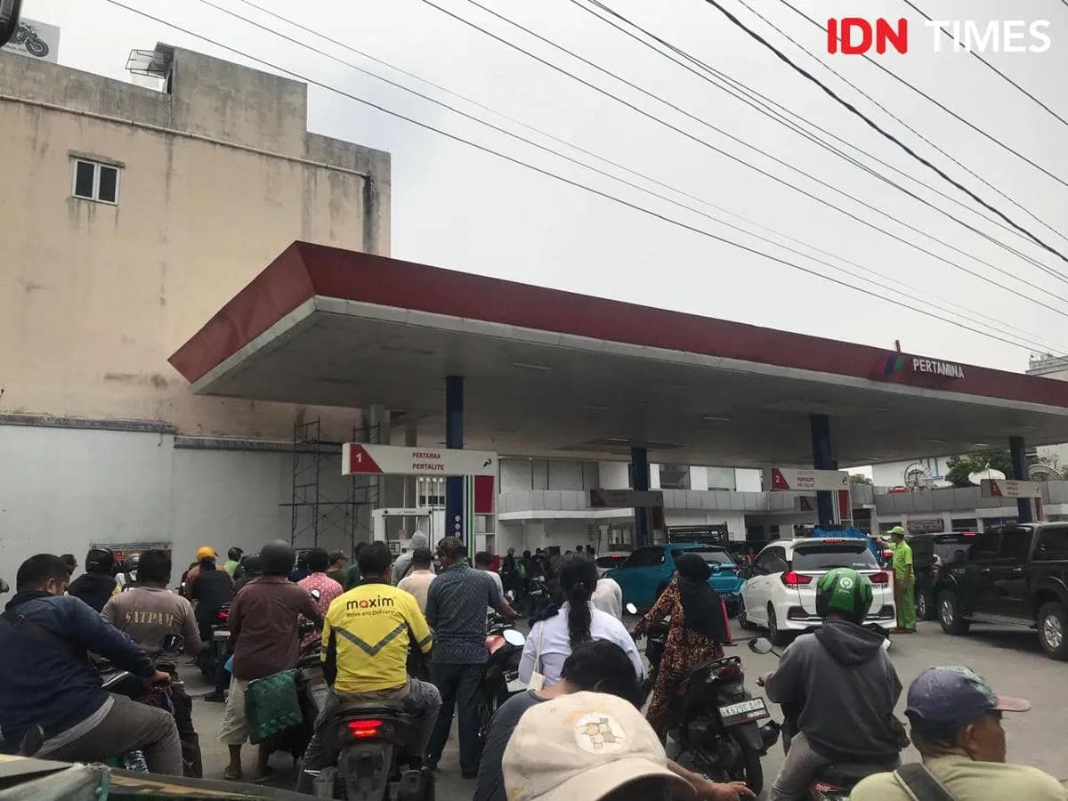 Antrean BBM Masih Terjadi di Medan, Pertamina Diminta Terbuka Soal Penyebab Kelangkaan
