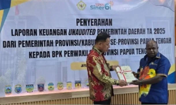 Bupati Dogiyai Serahkan Laporan Keuangan 2025 kepada BPK Papua Tengah di Jayapura
