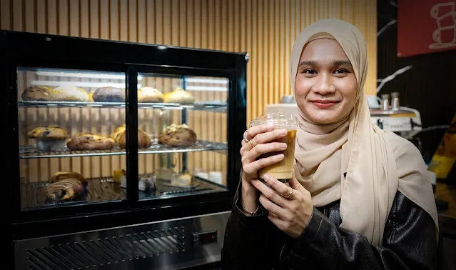 Rahil Puspo Wardoyo Buka Sedjati-ne Coffee & Pastry di Kartasura, Usung Konsep Kafe Outdoor