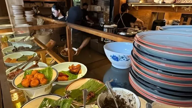 Tren “Warteg Fancy” Meningkat, Ini Strategi Inovasi Kuliner untuk Menarik Konsumen