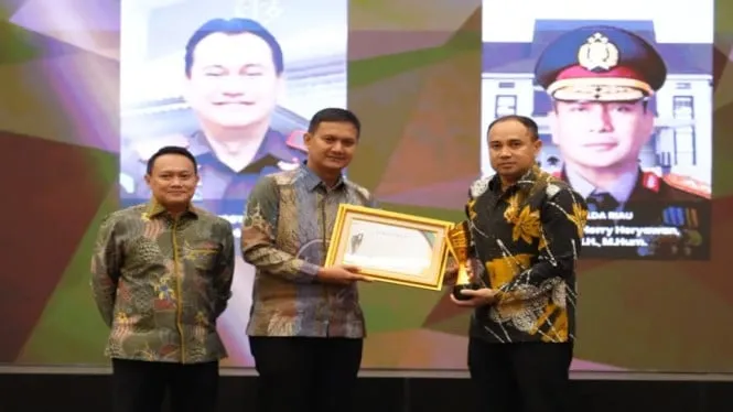 Kapolda DIY Terima Pemred Award 2026 Kategori Komunikasi dan Informasi Publik