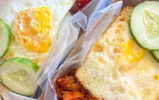 Dari Tugas Akhir Kuliah, Jurike Benu Kembangkan Kuliner Mafia Babi Oinklicious di Kupang