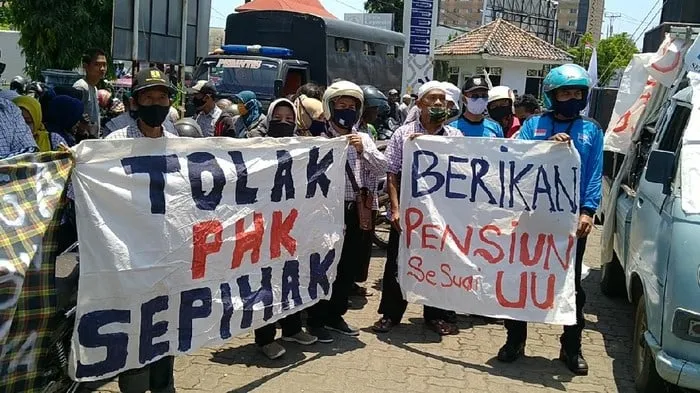 Wamenaker: Sekitar 20 Ribu Pekerja Terdampak PHK hingga Maret 2026