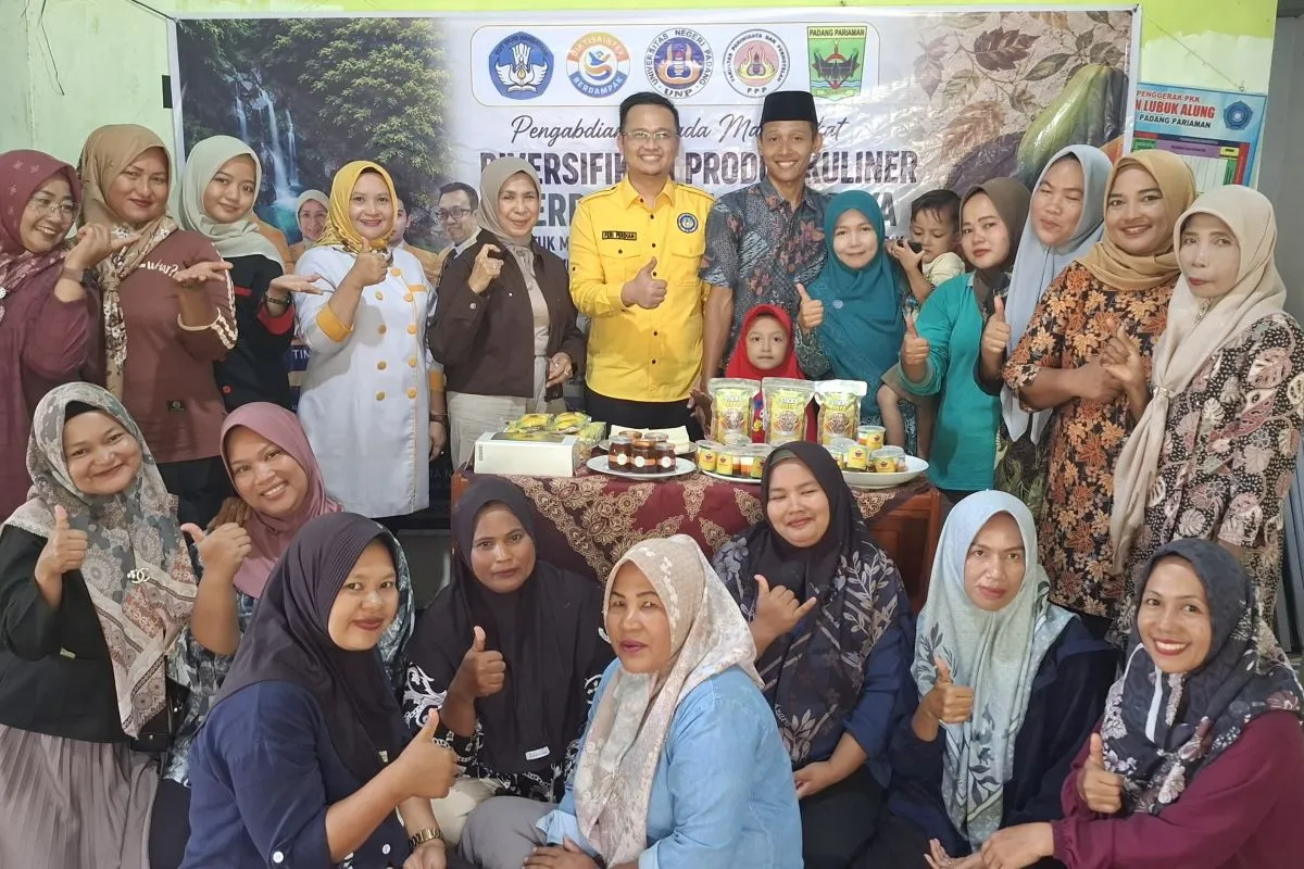 UNP latih PKK olah pepaya jadi aneka produk untuk dukung pemulihan ekonomi Desa Wisata Nyarai
