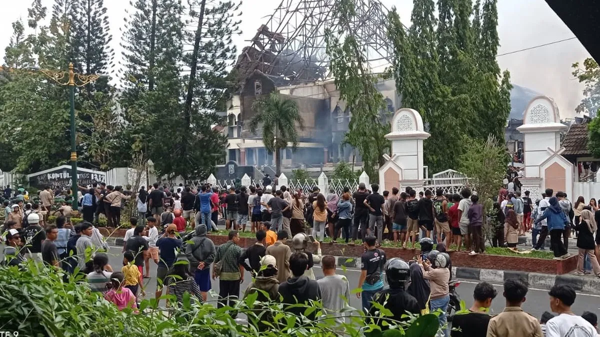 Klaim Video Gedung DPRD NTB Terbakar Juli 2026 Keliru, Rekaman Ternyata Peristiwa 30 Agustus 2025