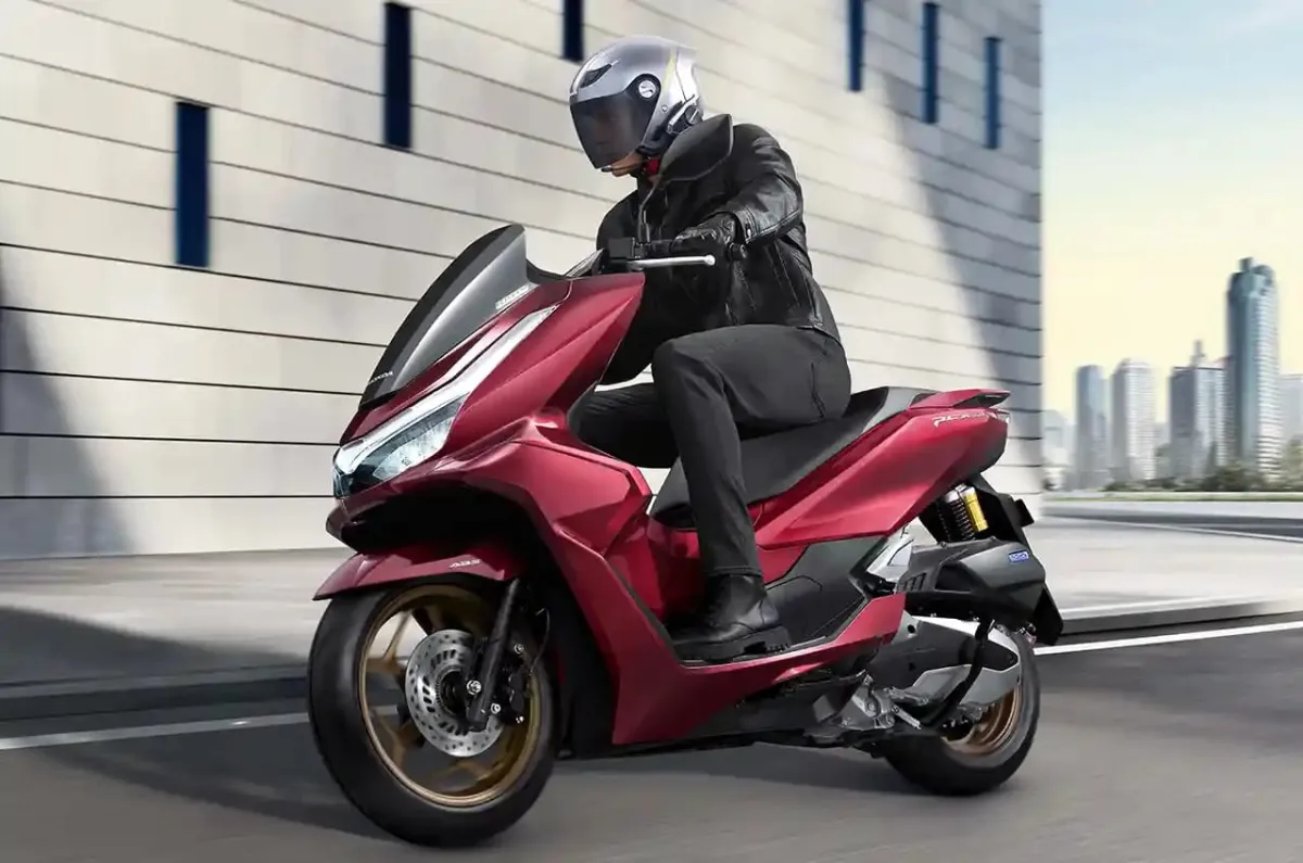 Waisak Jadi Momentum Kurangi Distraksi Ponsel Saat Berkendara, Honda Soroti Pentingnya Fokus di Jalan