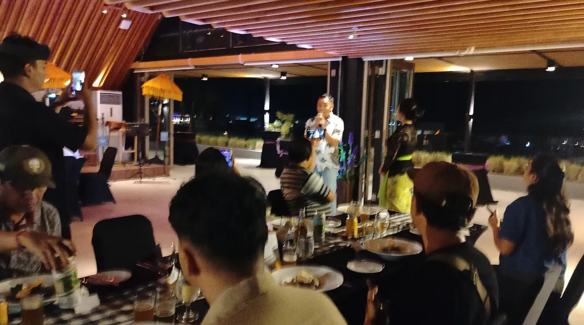 Oktoberfest di Seminyak Angkat Kuliner Bali, dari Kue Putu hingga Ayam Betutu Dipadukan Bir