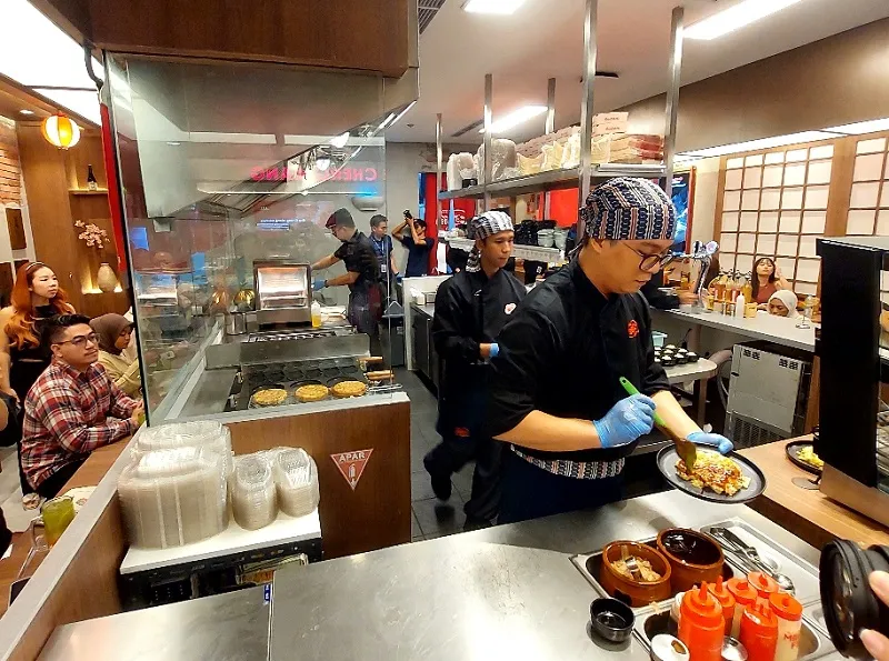 Gindaco Hadirkan Konsep Yokocho di Central Park Mall, Takoyaki Kini Ditemani Ragam Street Food Jepang