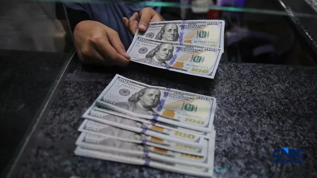 Kurs Dolar di Sejumlah Money Changer Resmi Hampir Sentuh Rp18.000 per US$
