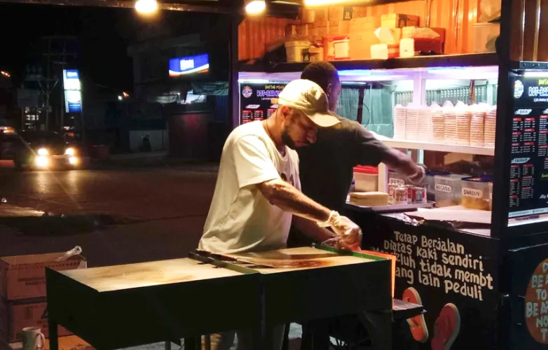 Nelson Wanimbo Kembangkan Usaha Roti Bakar hingga Buka Lima Cabang