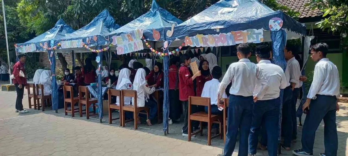 Siswa MTsN 2 Bantul Antusias Ikuti Cek Kesehatan dan Gim Edukasi di Stan UAD