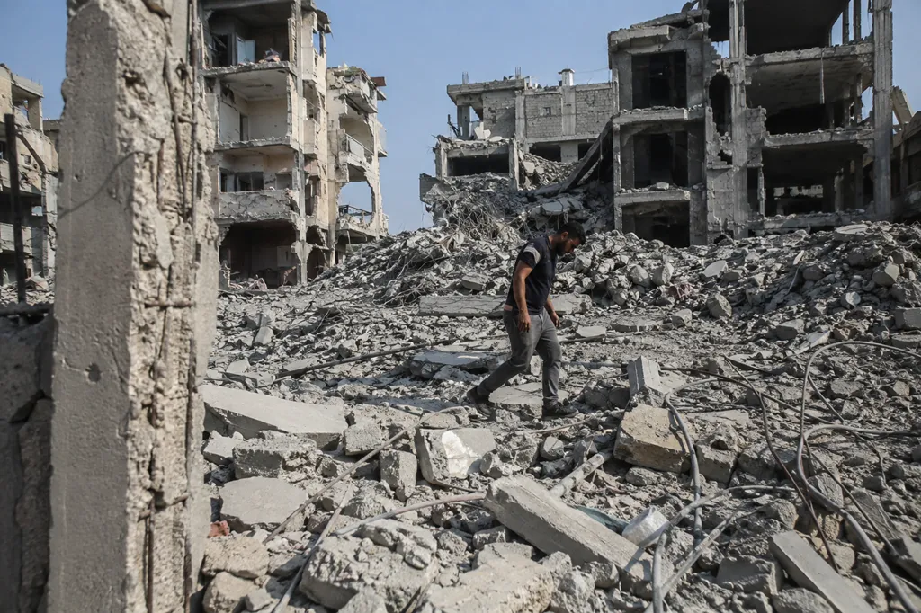 Serangan Berlanjut Usai Kesepakatan Pelucutan Senjata Hamas, Peta Jalan Gaza Terjepit Dinamika Politik dan Keamanan