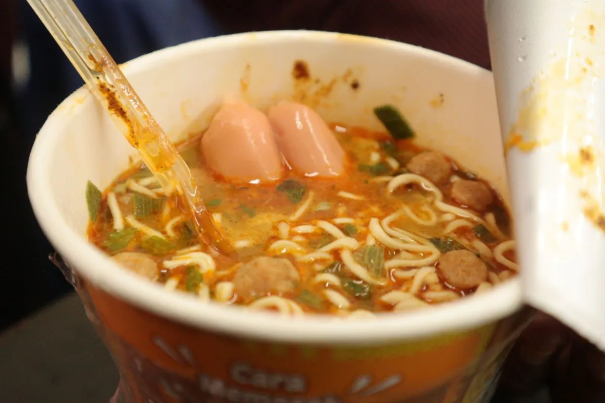 Promosi Makanan Instan Kian Gencar, Banyak Konsumen Abai Informasi Gizi di Kemasan