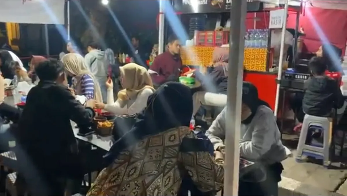 Rekomendasi Enam Lokasi Berburu Street Food di Bandung