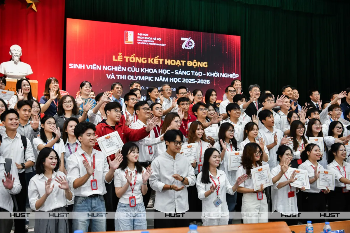 Mahasiswa Universitas Sains dan Teknologi Hanoi Dorong Riset, Prestasi Olimpiade, dan Inovasi Berorientasi Aplikasi