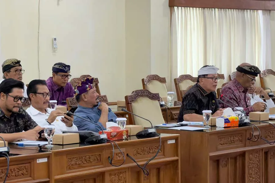 Lima Berita Utama Bali Post Jumat 17 Juli 2026: Sorotan Pansus TRAP hingga Pajak Kendaraan