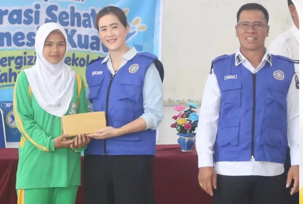 Bupati Aneng dan Ketua PKK Kampanyekan Gerakan Aksi Gizi di SMKN 1 Arung Hijau untuk Cegah Stunting