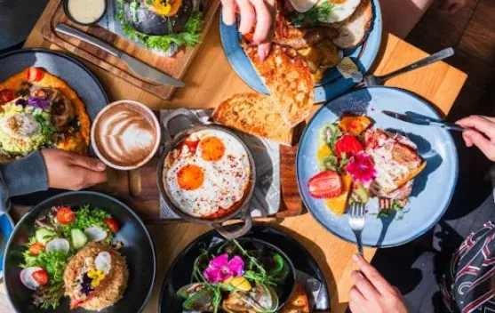 Fenomena "Menu Anxiety" Saat Jam Istirahat: Ketika Banyak Pilihan Justru Membingungkan