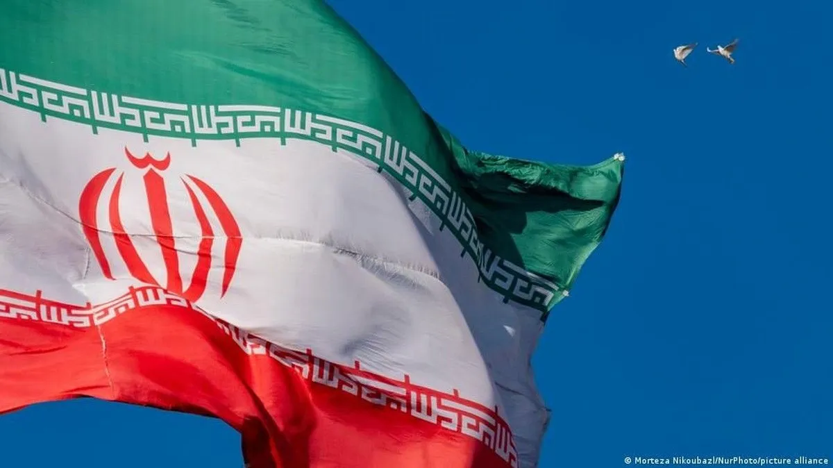 Iran Ancang-ancang Zona Eksklusi Maritim, Klaim Tembakkan Rudal ke Kapal Perang AS di Selat Hormuz