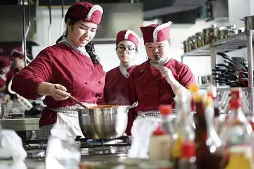 Bertahan di Bisnis F&B Tak Cukup Andalkan Resep, Pengalaman Operasional dan Simulasi Dinilai Penting