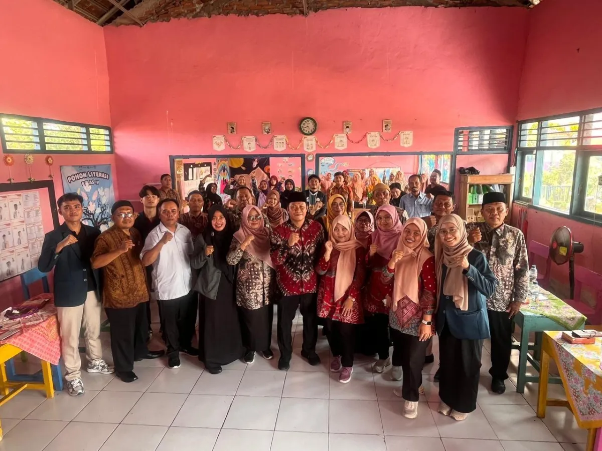 Dosen Statistika UB Latih Guru SD di Sekaran Lamongan Visualisasi Data Berbasis Excel dan Generative AI