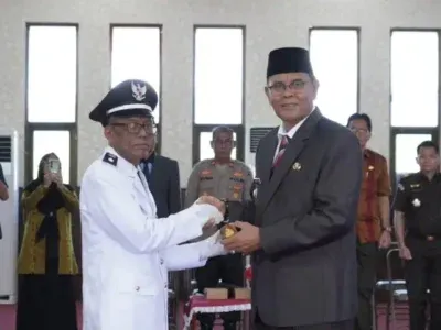 Bupati Sumbawa Lantik Abdul Hamid sebagai Kades PAW Pungkit, Tekankan Pengelolaan Dana Desa yang Transparan