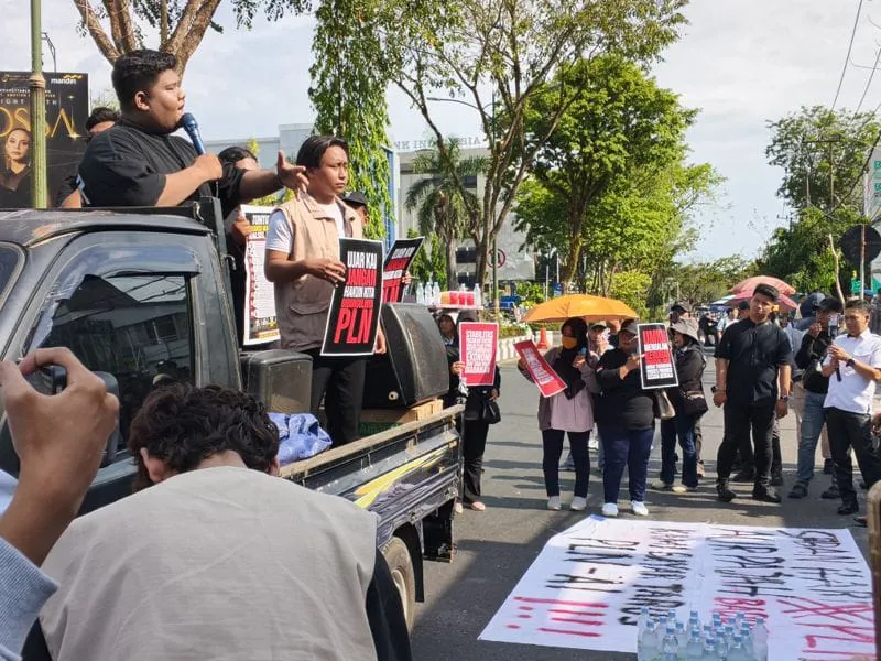 Aliansi Masyarakat Kalsel Bersatu Aksi di PLN UP3 Banjarmasin, Minta Transparansi Perbaikan Pembangkit